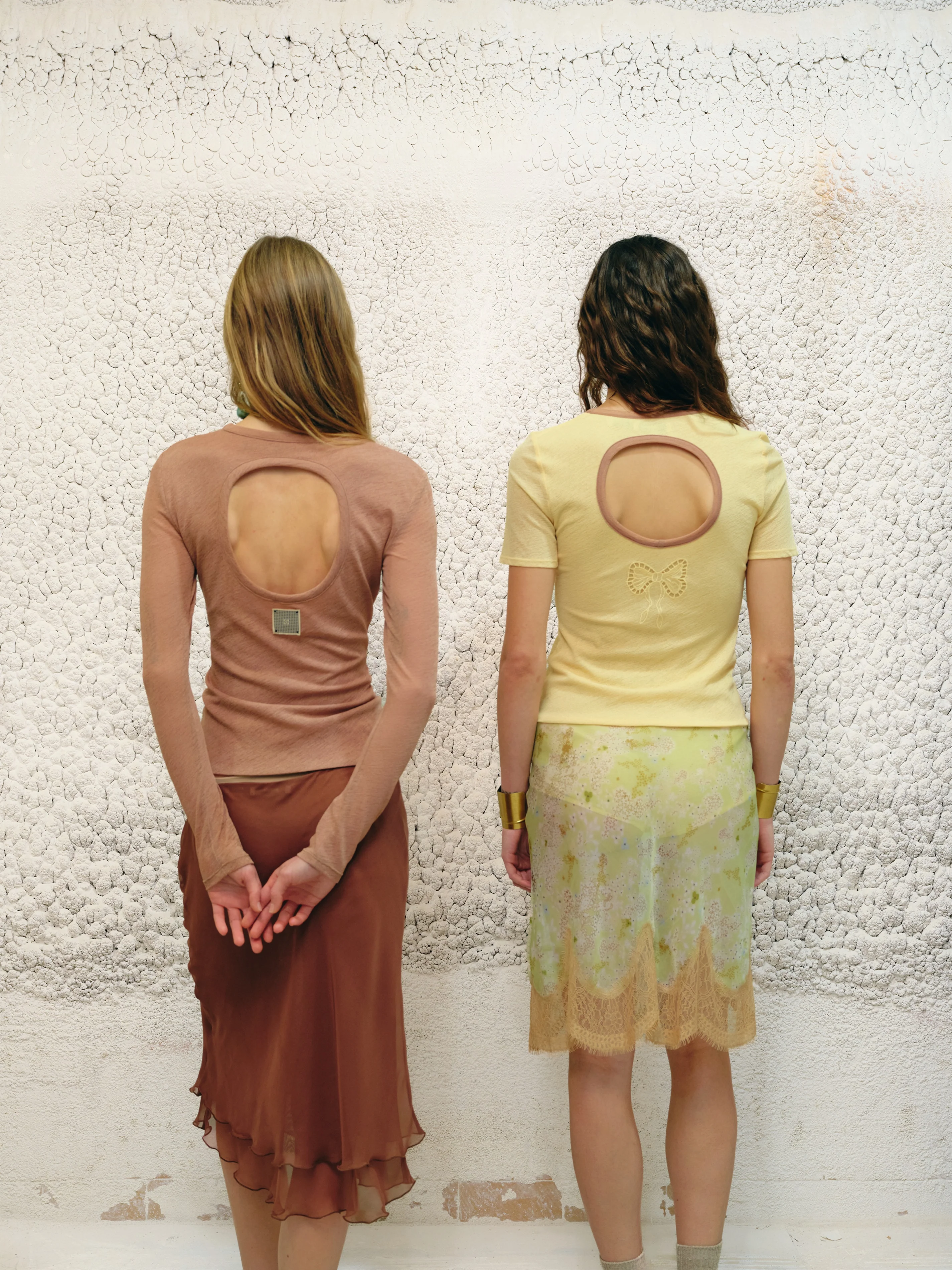 THEA - Short-sleeve top with open-back design - Image 4
